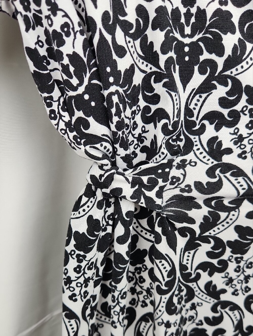 Linea Donatella Black and White Printed Wrap Robe - Picture 6 of 11